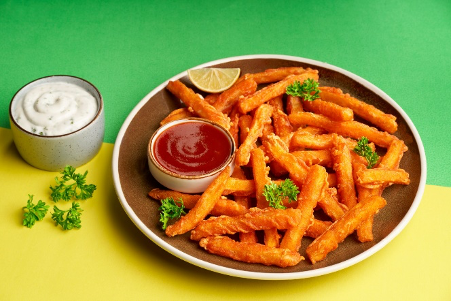 Goeld coated fries with tomato ketchup