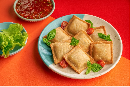 Goeld spinach pocket served alongside schezwan chutney